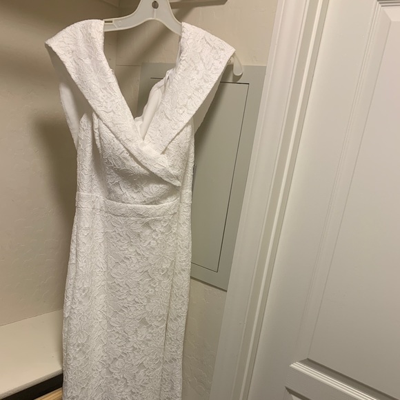 Preloved wedding dress used once David’s Bridal size 10 with slit lace with bag - Picture 2 of 8